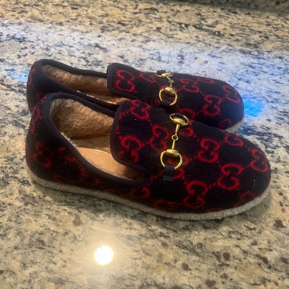 Gucci terry cloth loafers fits size 8/8.5